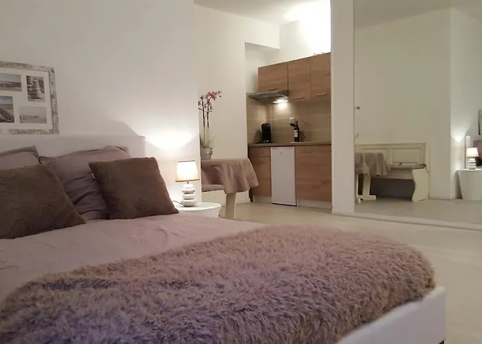 28 M2 Hypercenter Garden View Elevator Apartment